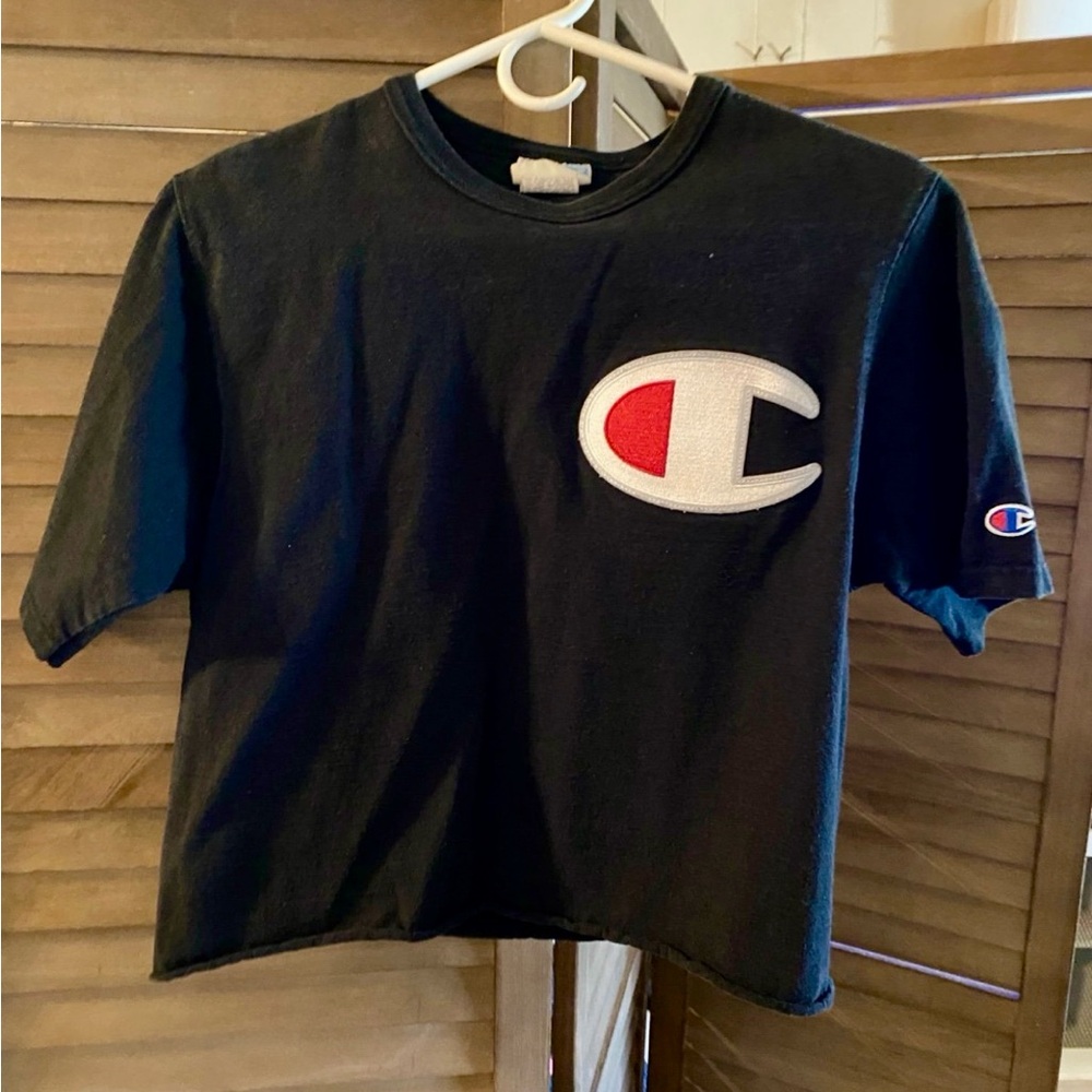 Champion 2 piece cropped T shirt and shirts. Size medium